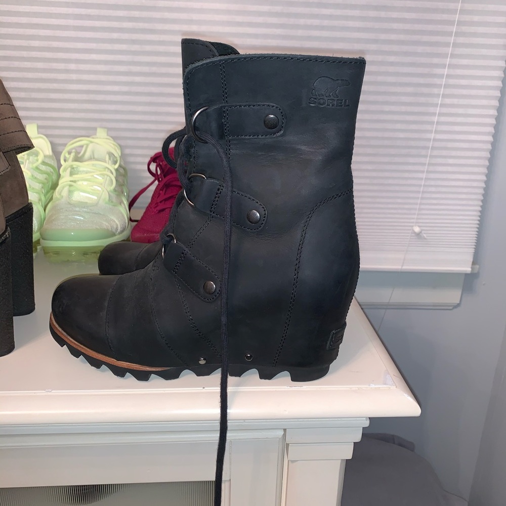 Sorel women’s 7.5 like new!! Joan of Arc boots